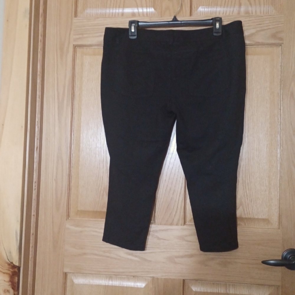 Sz XL Jet Black Capri Jeggings by Maurices - Picture 3 of 10